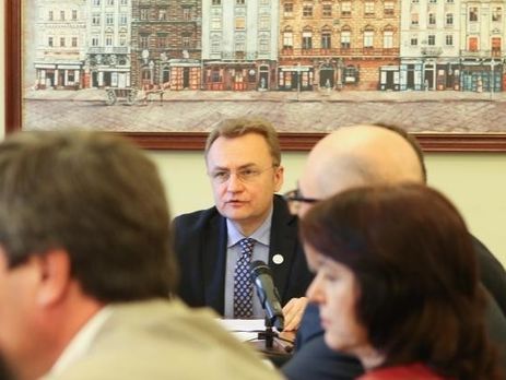 Власти Львова вновь обратились к президенту и премьеру с просьбой ввести в городе режим чрезвычайной экологической ситуации – Садовый