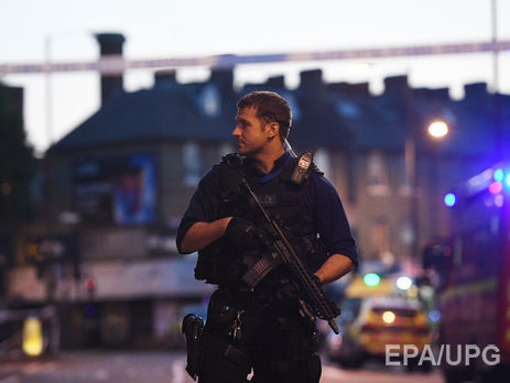 В результате наезда фургона на толпу в Лондоне один человек погиб, восемь госпитализированы