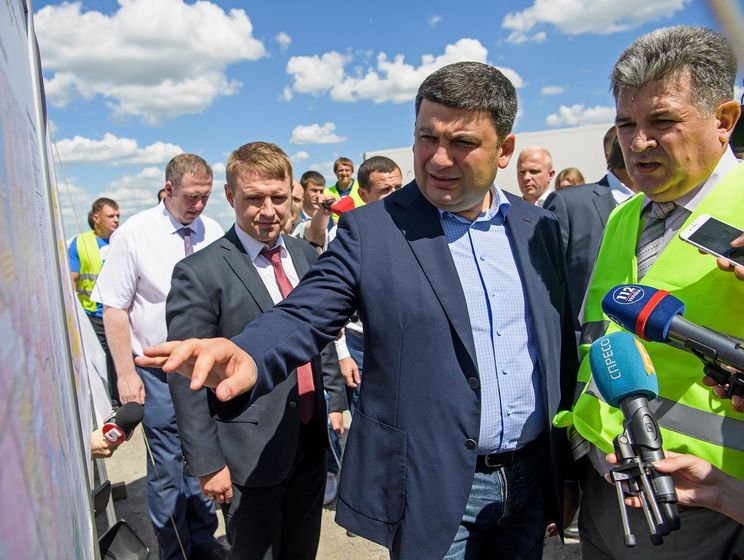 ﻿Гройсман повідомив, що цього року в Україні завершать понад 290 об'єктів дорожньої інфраструктури