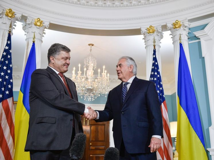 Порошенко обсудил с Тиллерсоном вопрос скорейшего освобождения украинских заложников