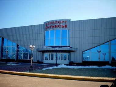 СМИ: Луганский аэропорт закрыли до 12 мая