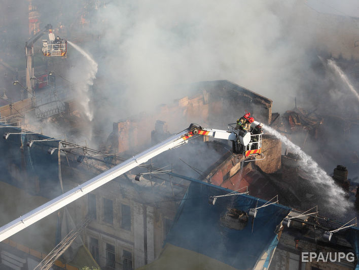 ﻿Існує загроза часткового руйнування будівлі на Хрещатику, у якій сталася пожежа – Держслужба з НС