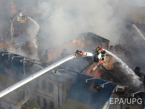Существует угроза частичного разрушения здания на Крещатике, в котором произошел пожар – Госслужба по ЧС