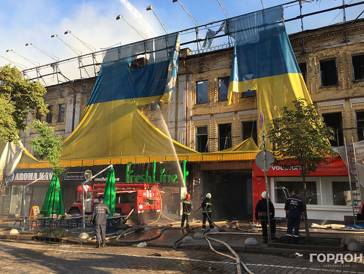 Предварительной причиной пожара в здании в центре Киеве стала халатность – советник мэра Киева