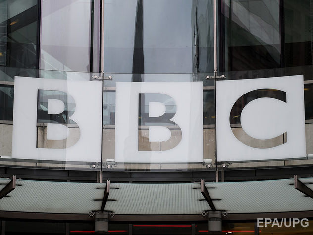 ﻿Ведучий вечірніх новин BBC дві хвилини мовчав у прямому ефірі