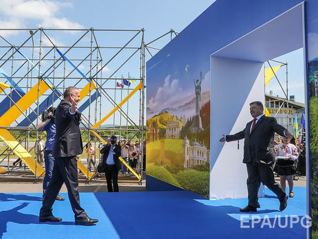 Волонтер Мысягин: Ковролин с церемонии по случаю начала действия безвиза с ЕС 