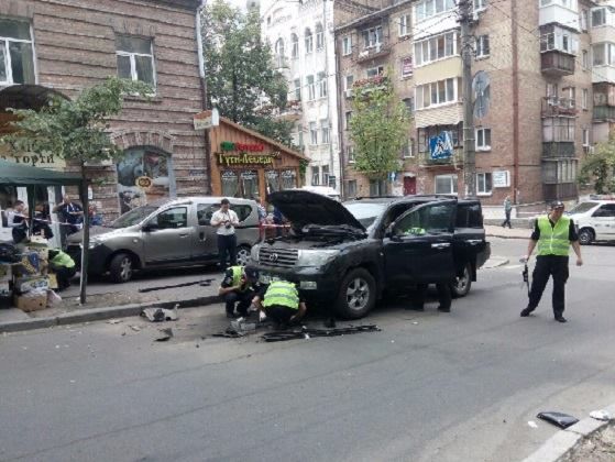 ﻿У Києві вибухнув автомобіль, є постраждалий