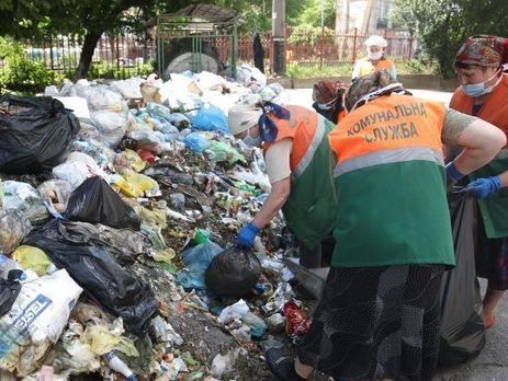 Из Львова за день вывезли 270 тонн мусора