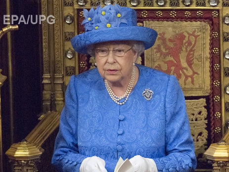 Британцы увидели сходство шляпки королевы Елизаветы II с флагом Евросоюза