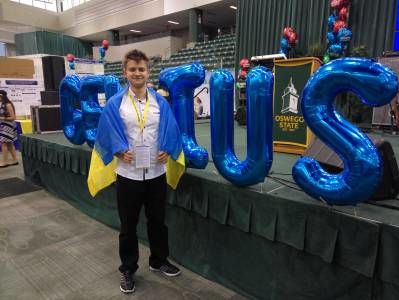 ﻿Український школяр переміг на міжнародній олімпіаді у США з винаходом, який очищає воду від нафти