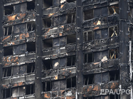 Быстрому распространению огня в лондонской высотке Grenfell Tower способствовал дизайн здания – СМИ