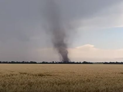 В Донецкой области пронесся смерч. Видео