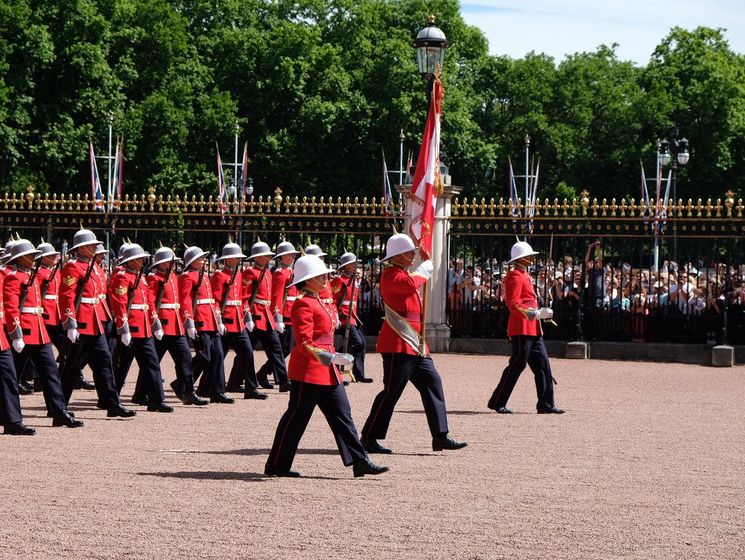 Женщина впервые возглавила королевскую стражу Букингемского дворца