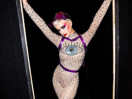 ﻿Разом із Перрі на концерті станцював охоронець