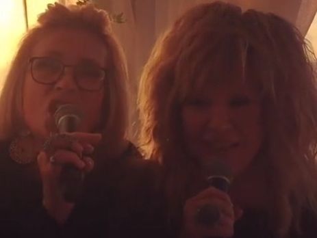 Пугачева и Вайкуле надели венки