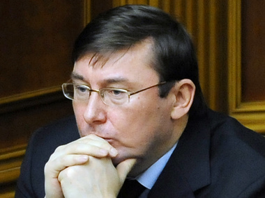 Луценко предложил освободить админздания в Киеве и Донецке 1 мая