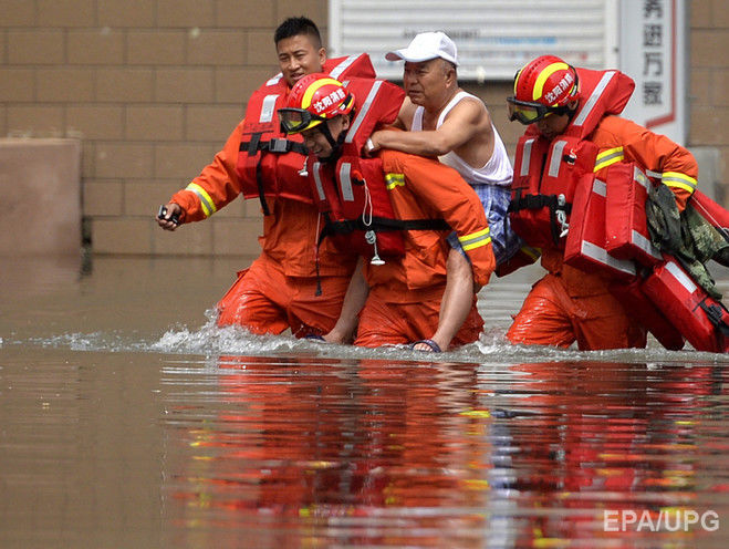 ﻿У Китаї внаслідок повені постраждало приблизно 2 млн осіб