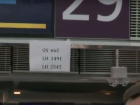 В аэропорту Борисполь информацию о рейсах разместили на листах бумаги