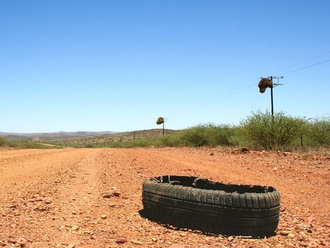 В Донецкой области подорвался на мине автомобиль с сотрудниками СБУ, есть погибший – СМИ