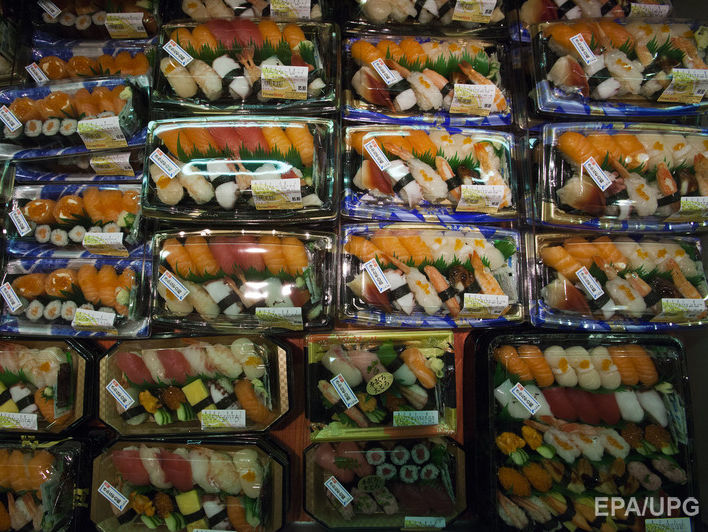В киевском ресторане 16 человек отравились суши