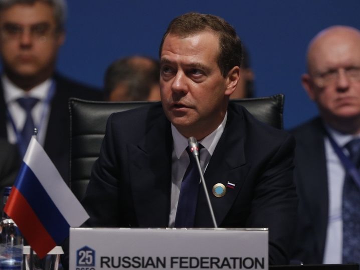 Медведев предложил продлить действие антисанкций до конца 2018 года