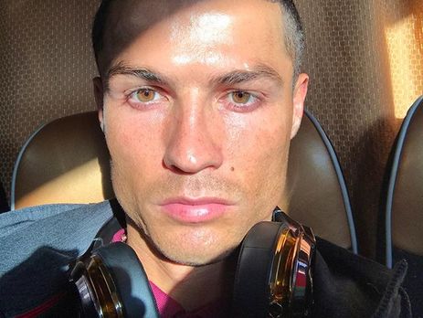 Роналду показал новорожденных близнецов