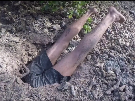 ﻿Австралієць зловив величезного краба голіруч. Відео