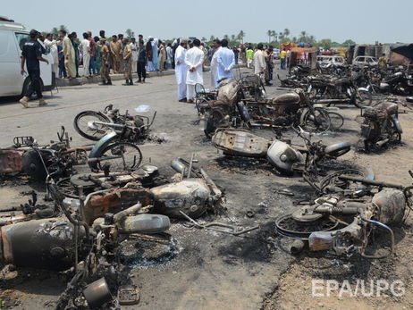 ﻿Кількість жертв аварії з бензовозом і пожежі в Пакистані зросла до 193 осіб