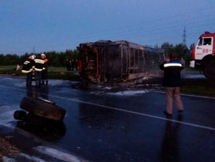 ﻿У Татарстані оголошено траур у зв'язку із загибеллю людей під час аварії автобуса