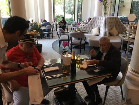 Журналист Панфилов: Любителям поговорить о его смерти, сегодня Кикабидзе посылает горячий 