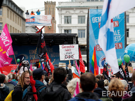 В Гамбурге около 10 тыс. людей протестовало перед саммитом G20. Фоторепортаж