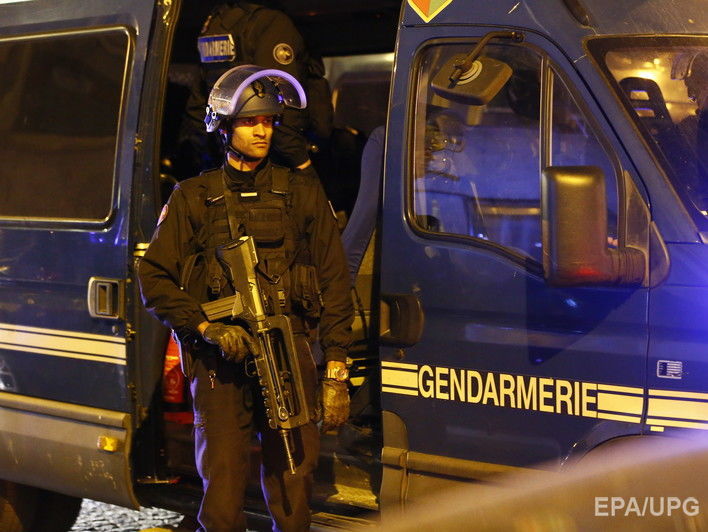 ﻿У Франції невідомі відкрили стрілянину поблизу мечеті, восьмеро людей дістали поранення