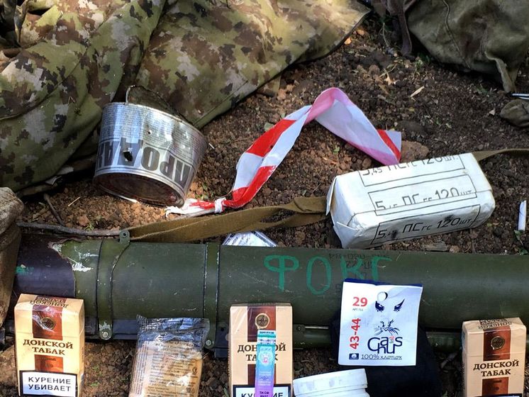 ﻿Військові виявили російські сухпайки та боєприпаси в районі Кам'янки на Донбасі
