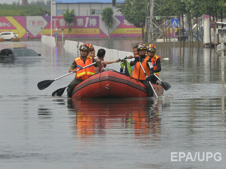 Из-за наводнения на юге Китая погибли минимум восемь человек