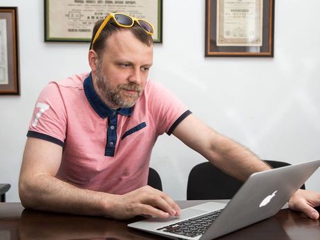 Копий: Пытаясь выглядеть красиво, худенькие девушки своими лабутенами раскалывают в говно произведение 