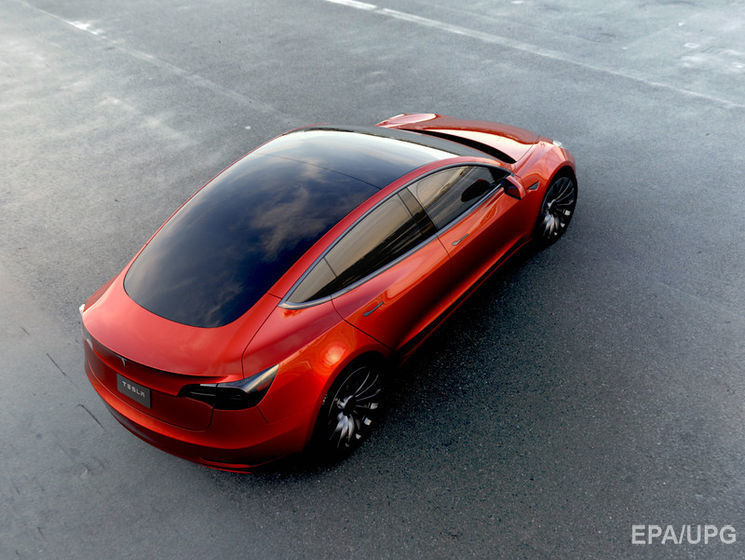 ﻿Маск заявив, що перший серійний автомобіль Tesla Model 3 зійде з конвеєра до кінця тижня