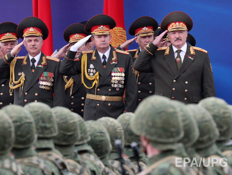 На параде ко Дню независимости Беларуси показали танки, самолеты и холодильники. Фоторепортаж