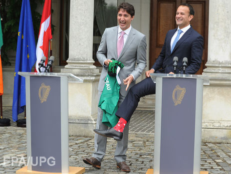 ﻿Ірландський прем'єр-міністр зустрів Трюдо у шкарпетках із символами Канади