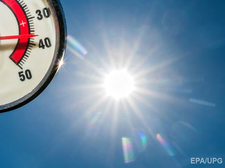 ﻿У США жінку, що залишила двох малолітніх дітей у розігрітій від спеки машині, обвинувачують у жорстокому поводженні