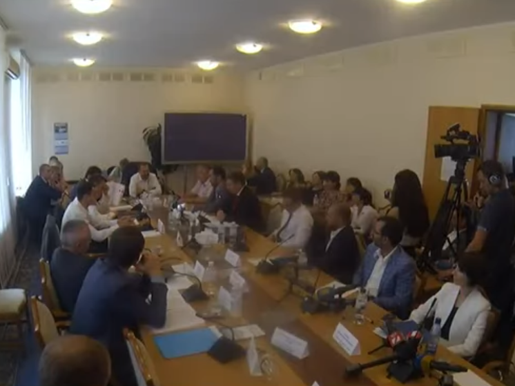 Регламентный комитет Рады продолжил заседание без Полякова