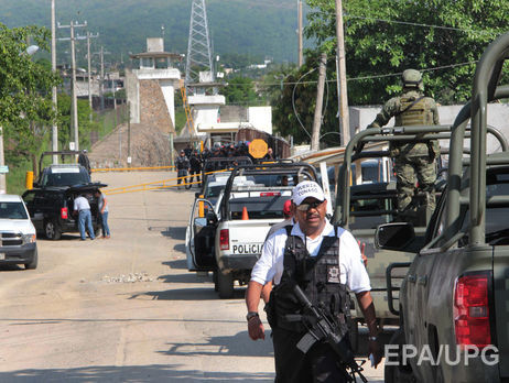 В мексиканской тюрьме в результате столкновения двух банд погибли 28 человек, некоторые тела обезглавлены