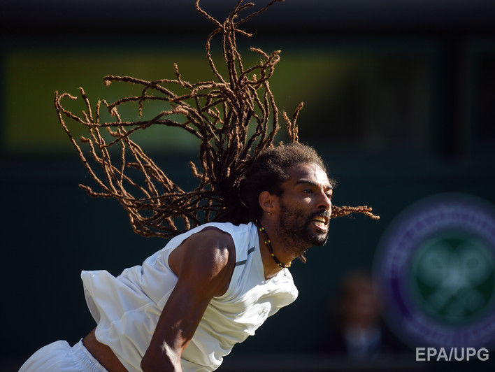 ﻿Німецький тенісист на Wimbledon з'їв мурашку, яка залетіла йому до рота. Відео