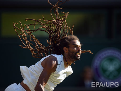 Немецкий теннисист на Wimbledon съел залетевшего ему в рот муравья. Видео