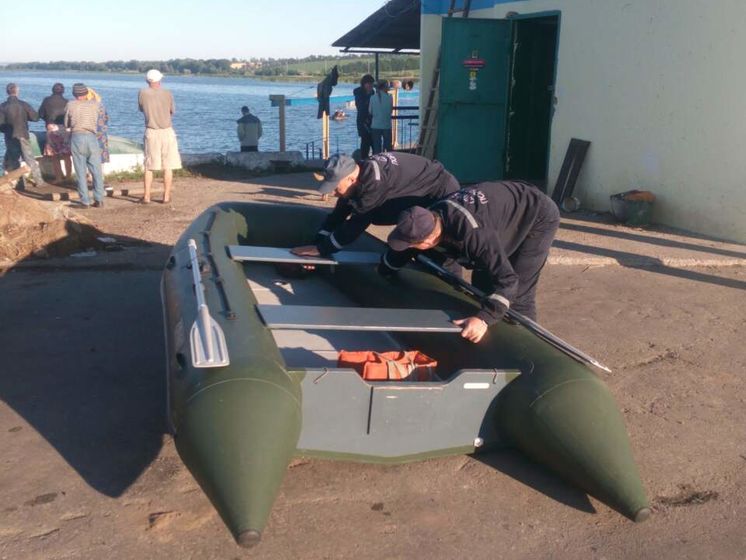 ﻿В Одеській області під час ранкової прогулянки на човні потонуло троє дівчат – ДСНС