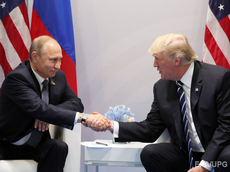 ﻿"Трамп передав Путіну флешку з розвідзвітом". Реакція соцмереж на рукостискання президентів