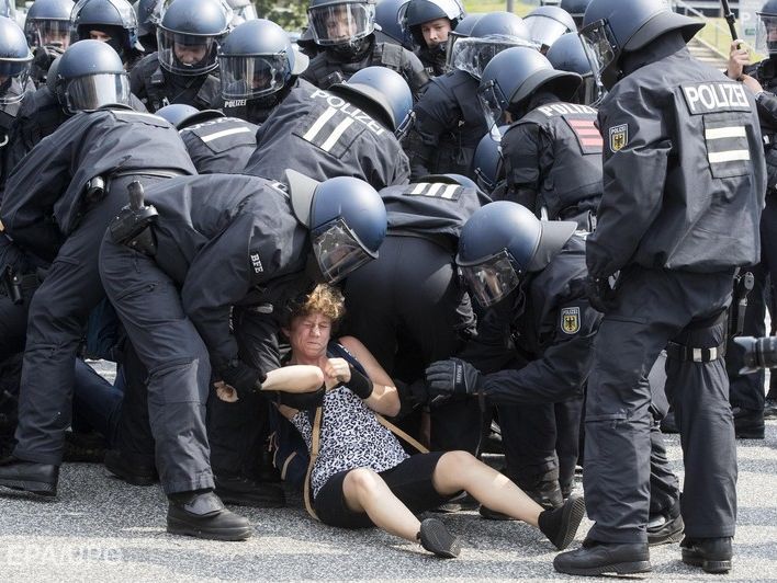 Кількість потерпілих під час протестів у Гамбурзі поліцейських зросла до 159