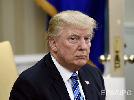 В Гамбурге Greenpeace установила статую Трампа в виде младенца