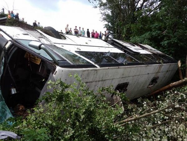В Тернопольской области автобус с туристами упал с обрыва, есть пострадавшие