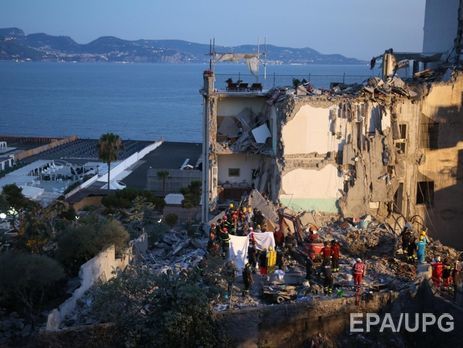 В развалинах дома в пригороде Неаполя обнаружили тела восьми человек