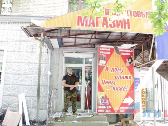 Боевики "ЛНР" составили фоторобот подозреваемого в совершении теракта в Луганске